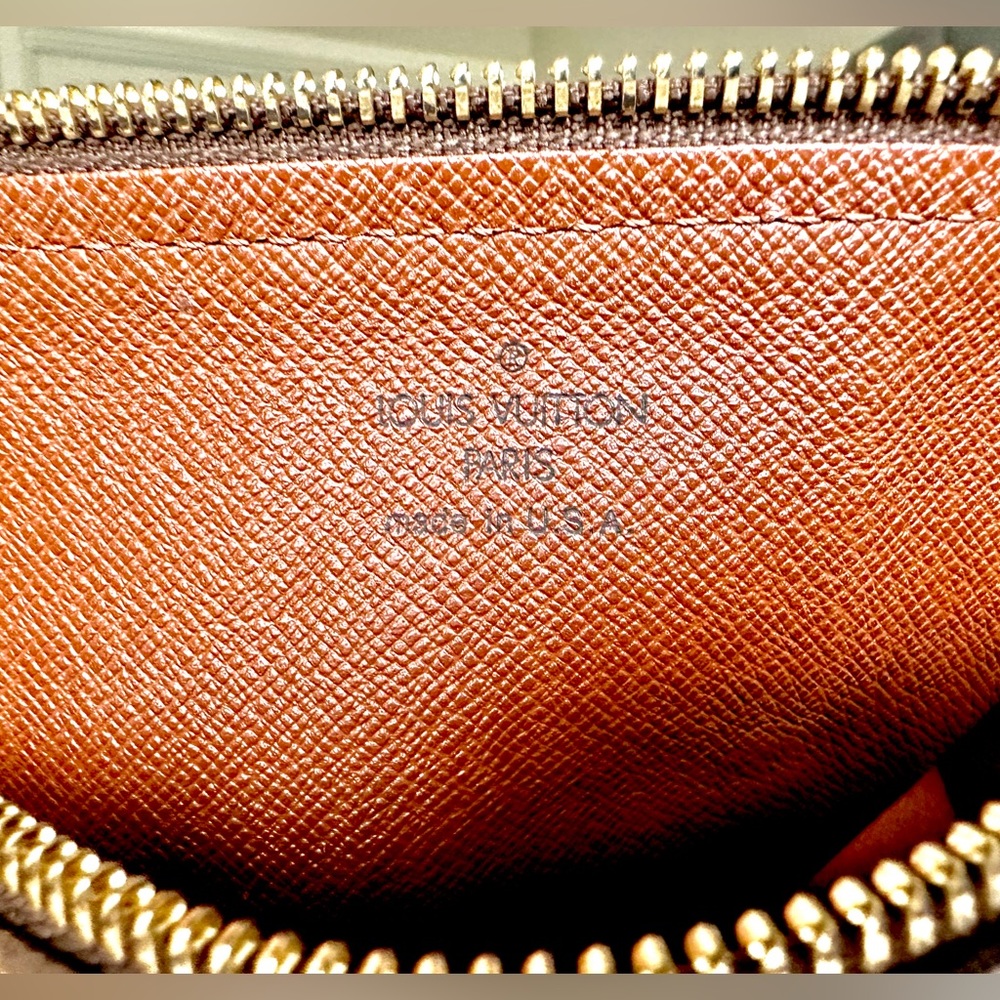 Authentic Louis Vuitton Monogram Canvas Papillion 28 Handbag (Date Code added) - Picture 8 of 16